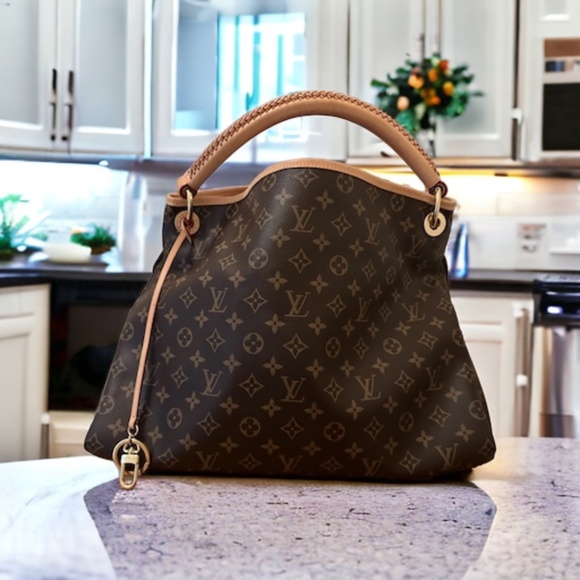 Authentic Louis Vuitton Artsy - Picture 1 of 4